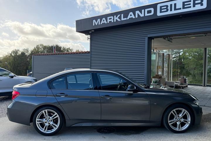 Grå BMW 320i fra 2019