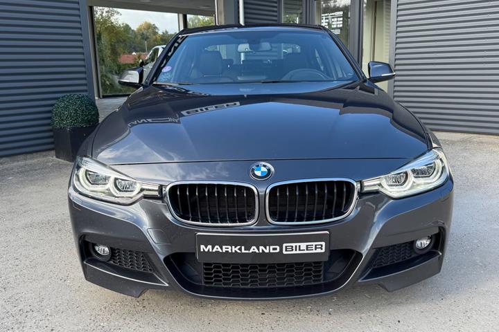 Grå BMW 320i fra 2019