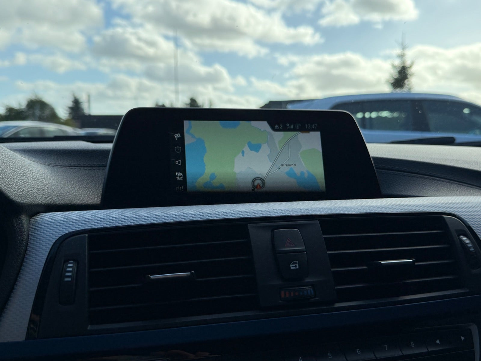Grå BMW 320i fra 2019