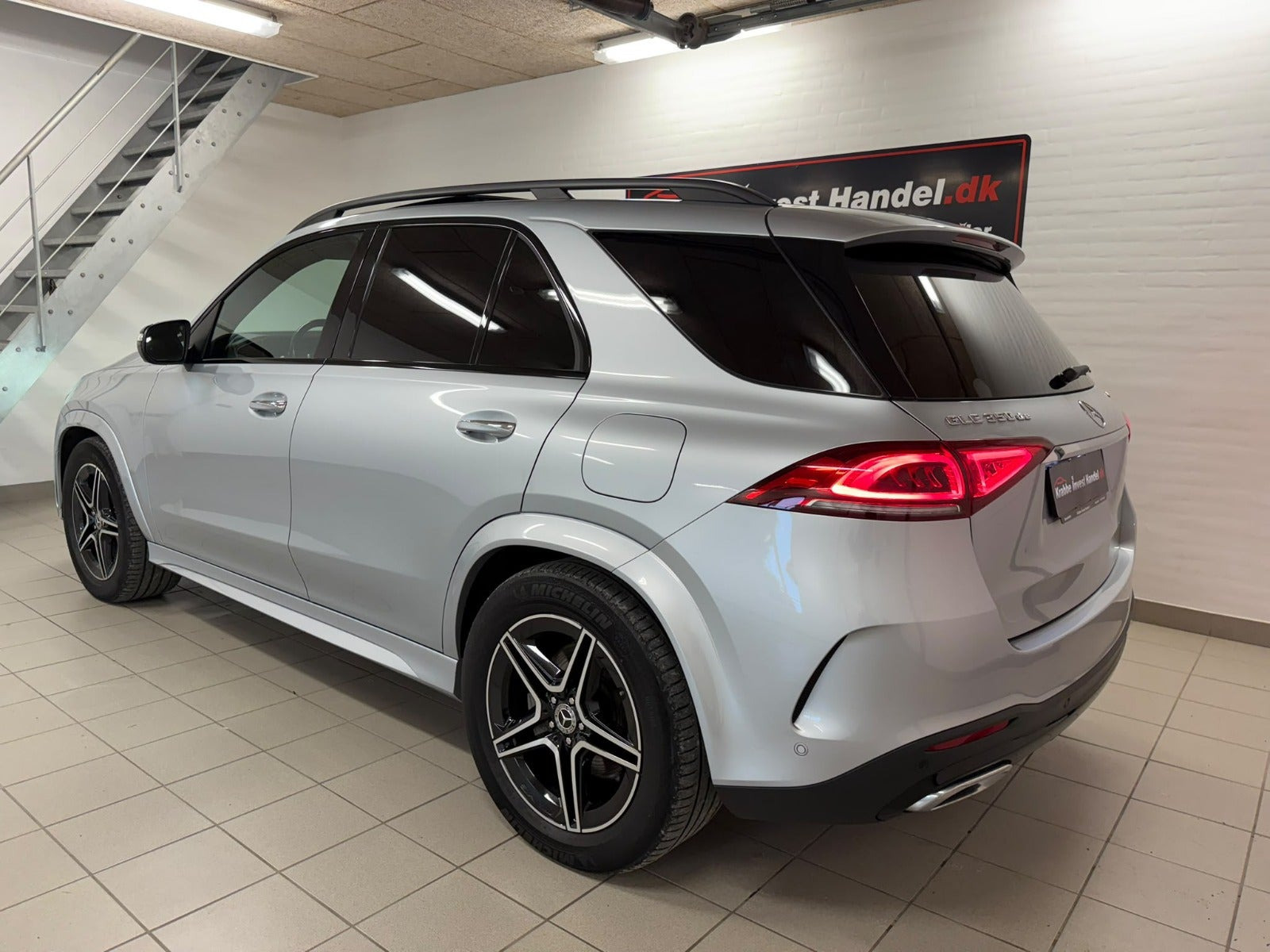 Sølv Mercedes GLE350 de fra 2022