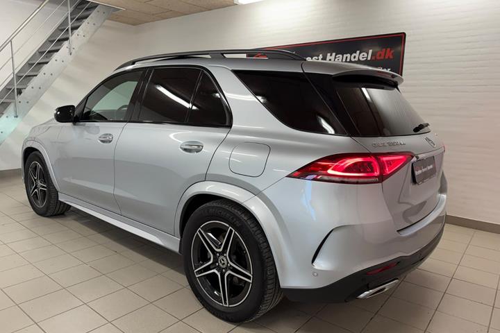 Sølv Mercedes GLE350 de fra 2022