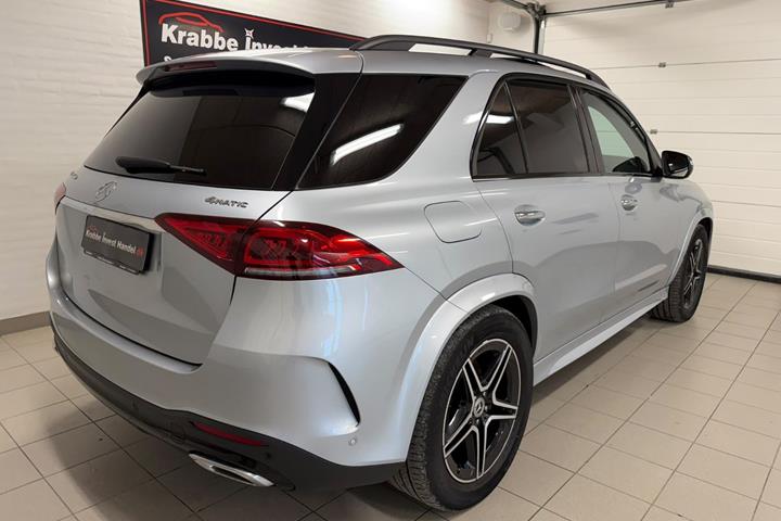 Sølv Mercedes GLE350 de fra 2022