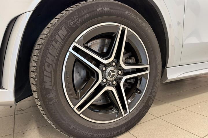 Sølv Mercedes GLE350 de fra 2022