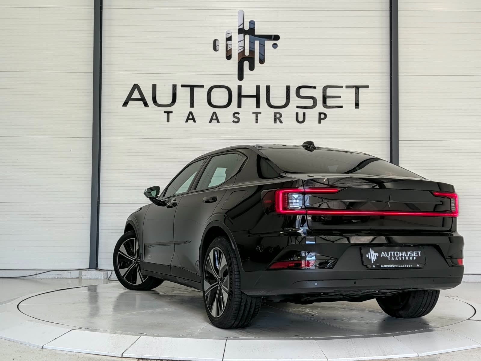 Sort Polestar 2 fra 2024