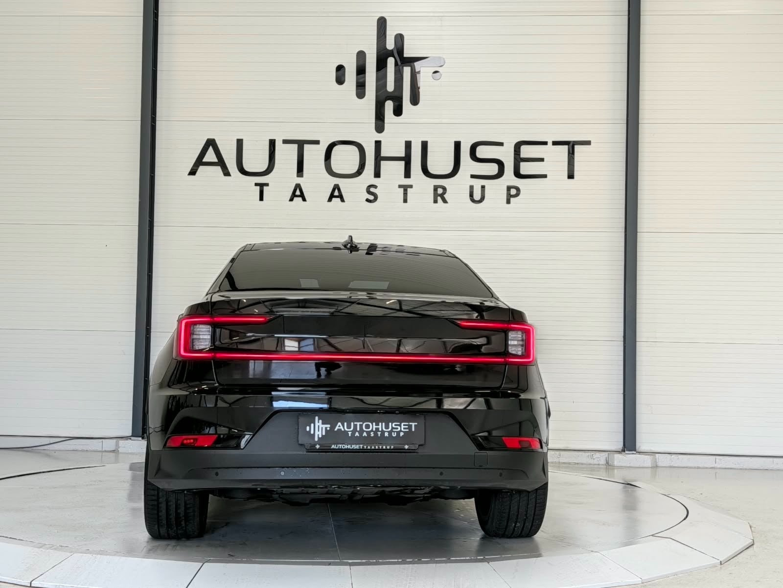Sort Polestar 2 fra 2024