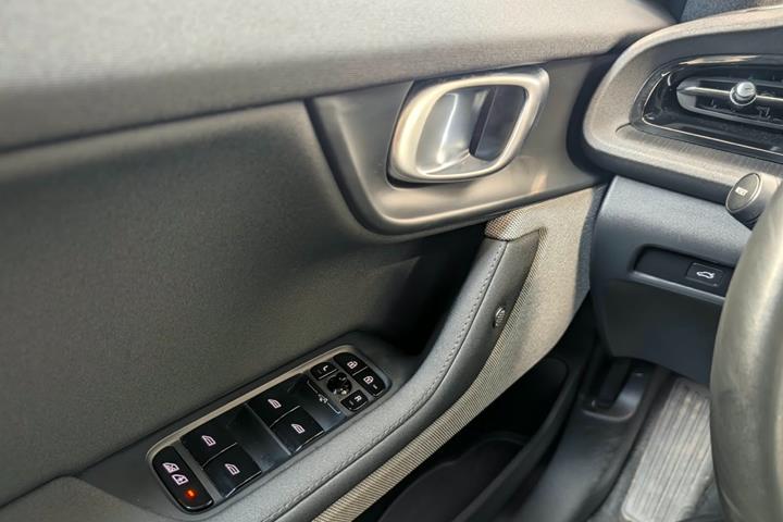 Sort Polestar 2 fra 2024