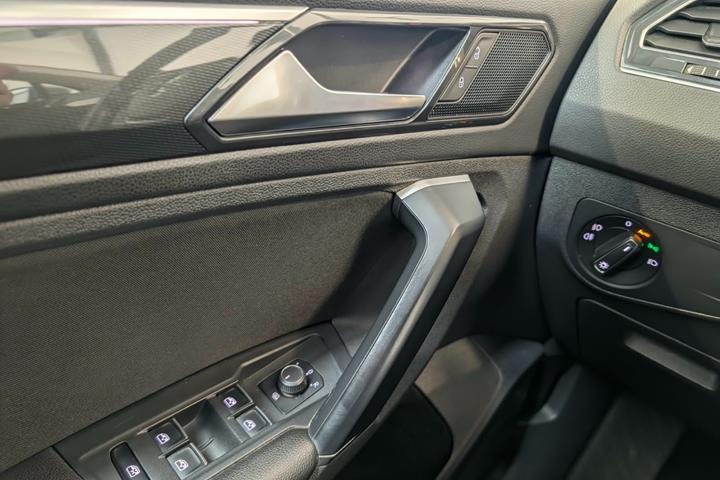 Sølv VW Tiguan fra 2018