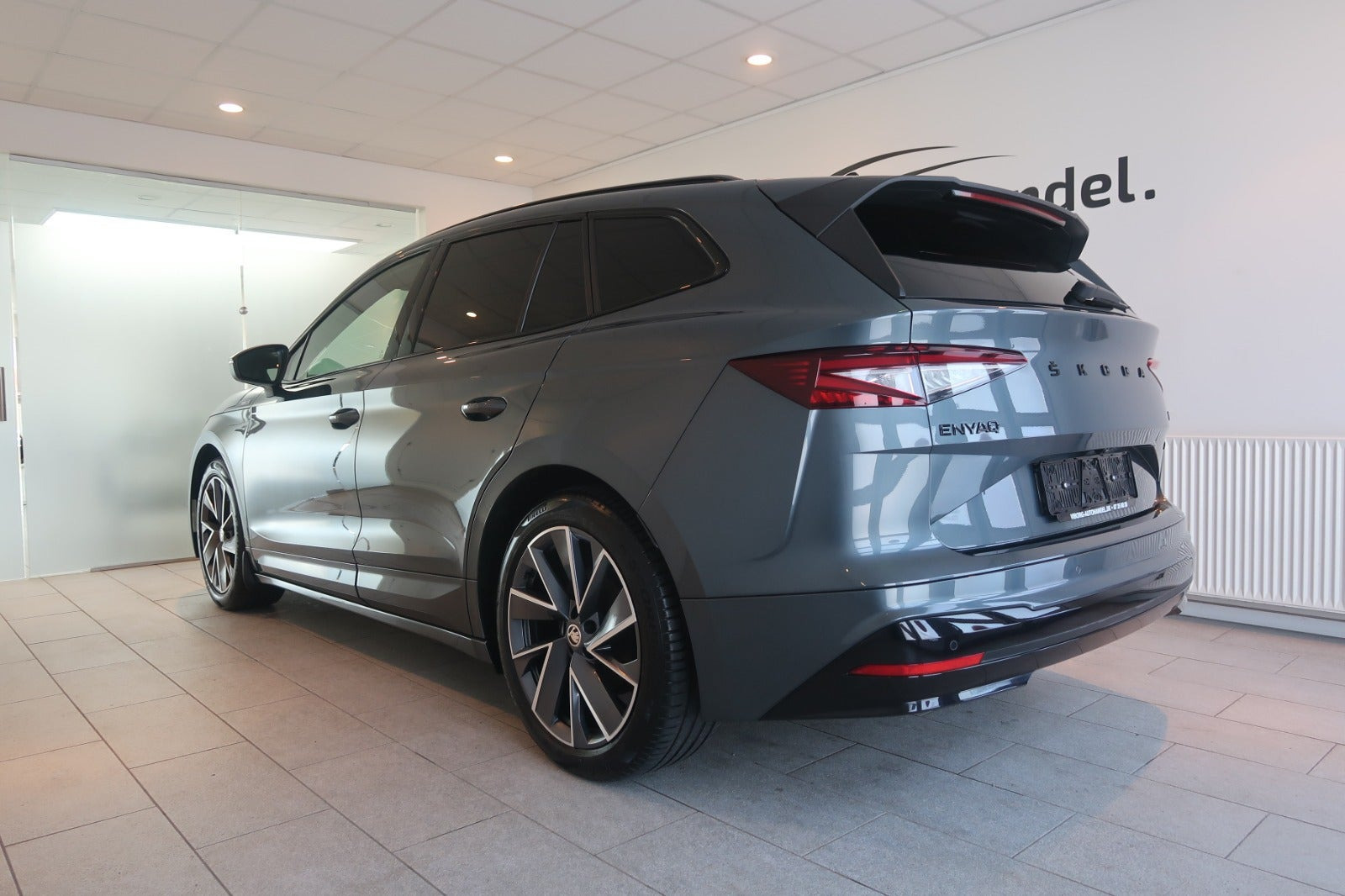 Grå Skoda Enyaq fra 2021