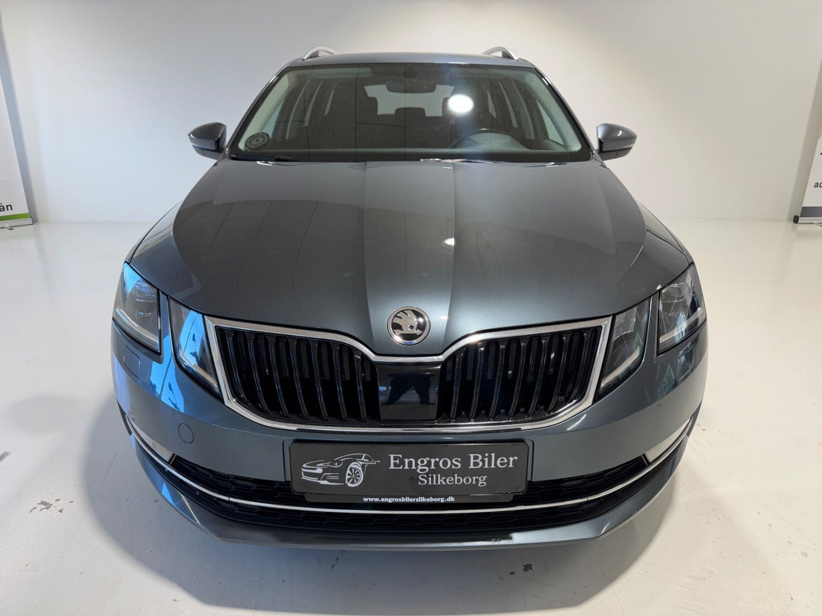 Grå Skoda Octavia fra 2019