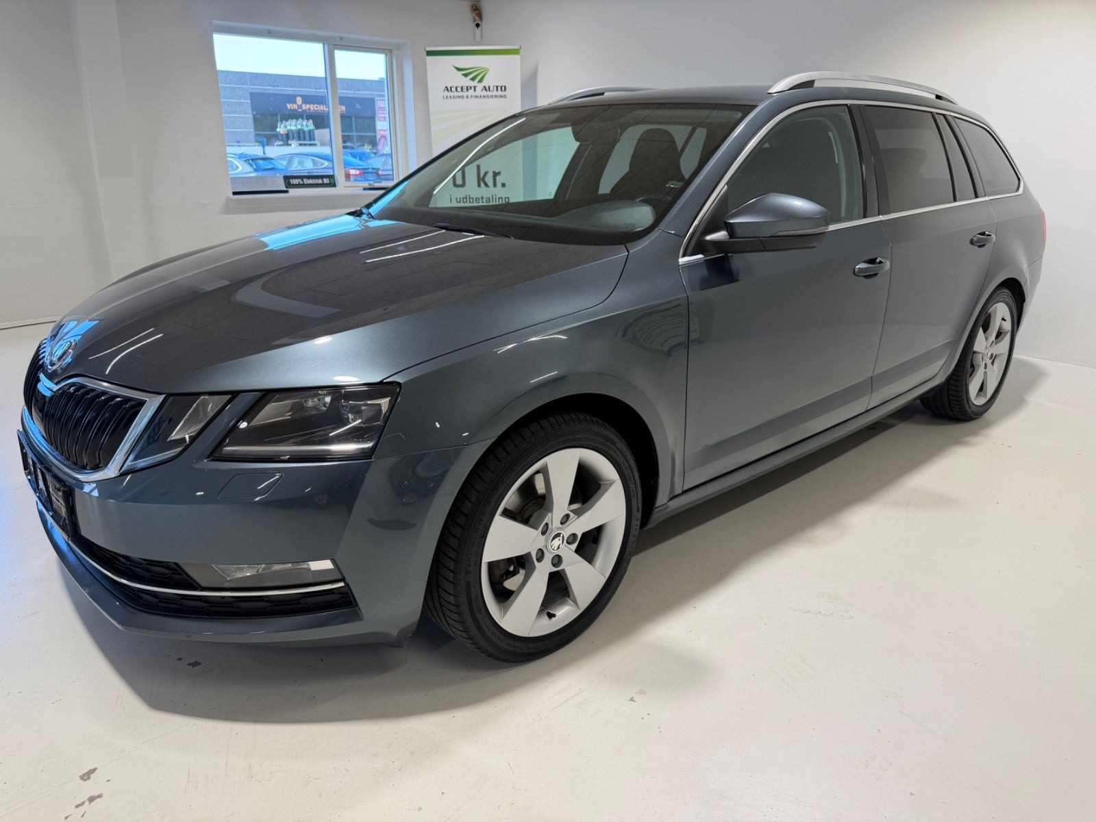Grå Skoda Octavia fra 2019