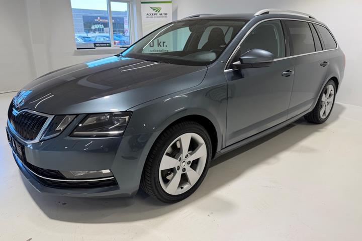 Grå Skoda Octavia fra 2019