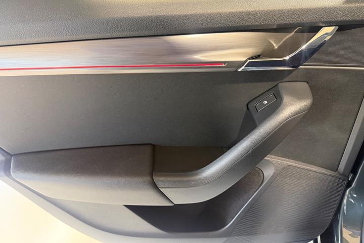 Grå Skoda Octavia fra 2019