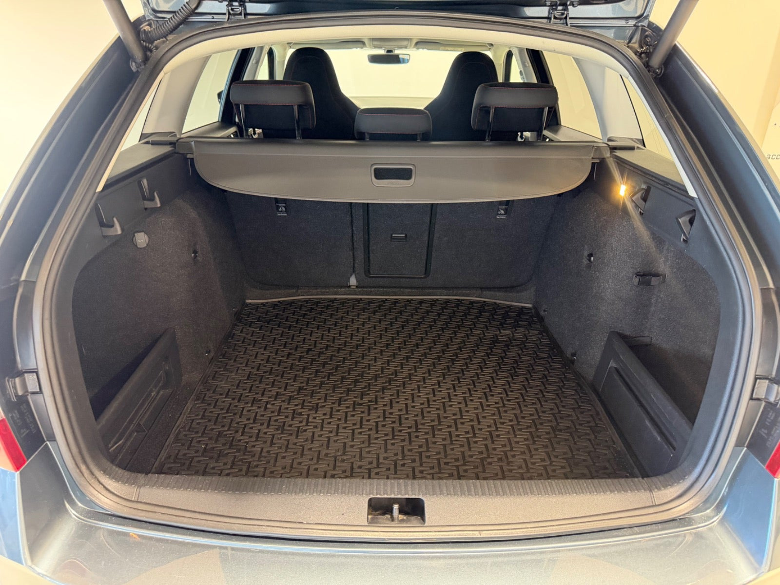 Grå Skoda Octavia fra 2019
