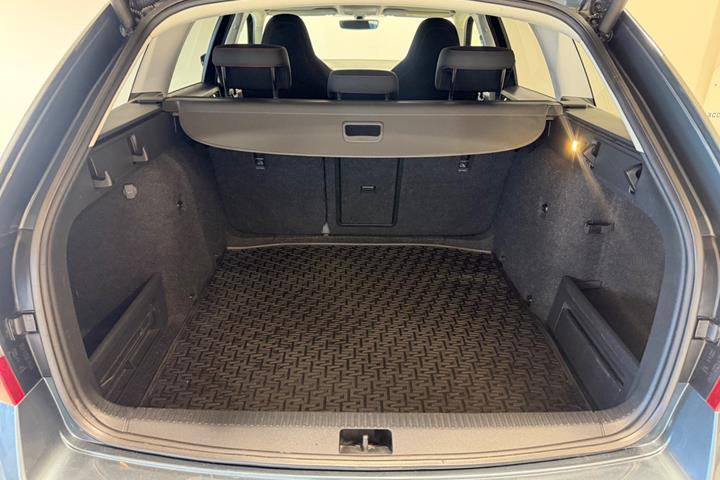 Grå Skoda Octavia fra 2019