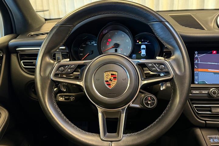 Grå Porsche Macan S fra 2020