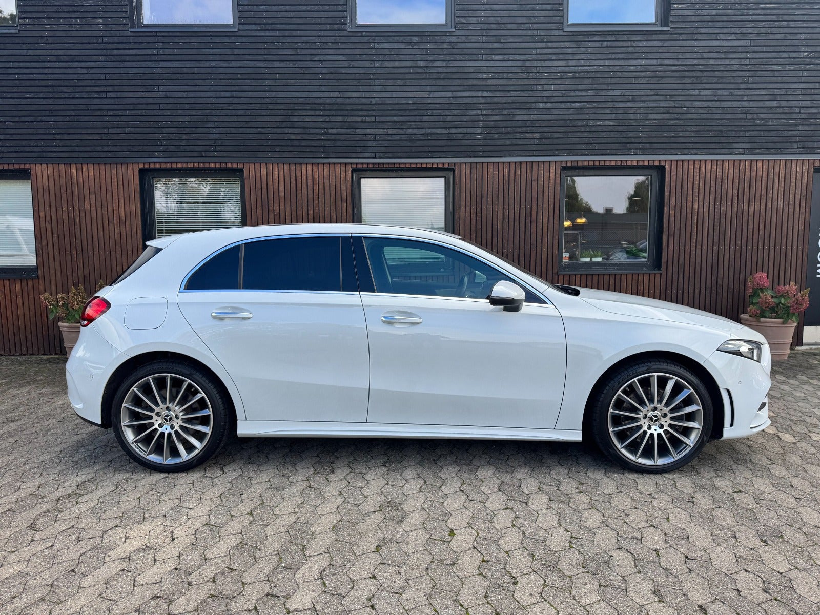 Hvid Mercedes A250 e fra 2022