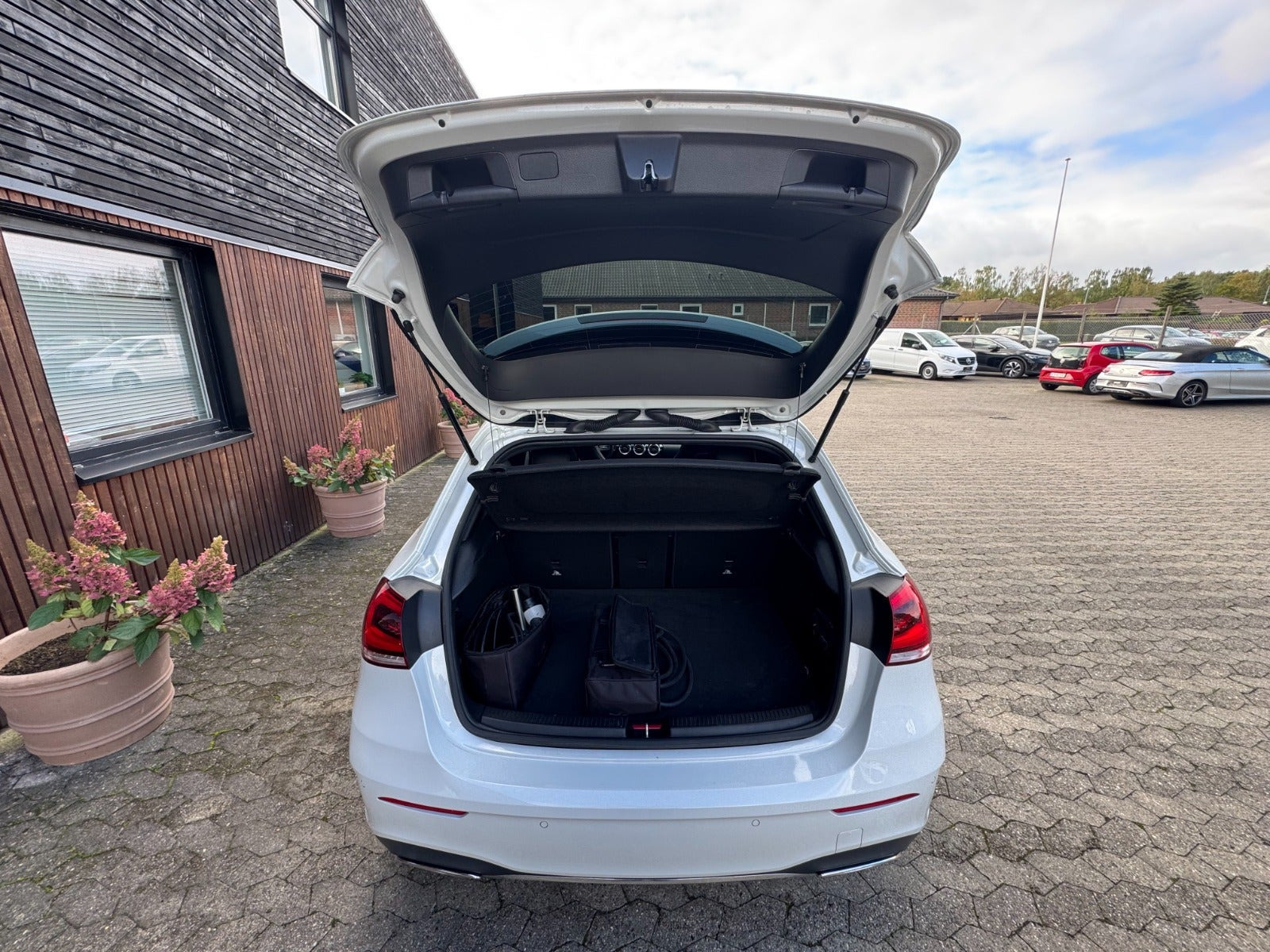 Hvid Mercedes A250 e fra 2022