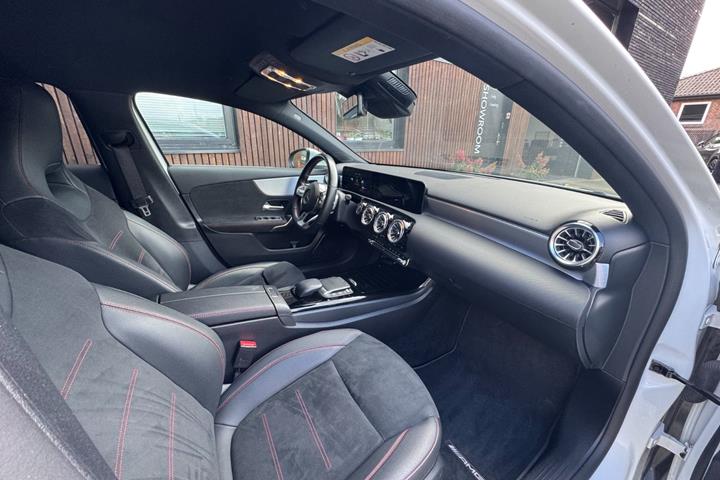 Hvid Mercedes A250 e fra 2022