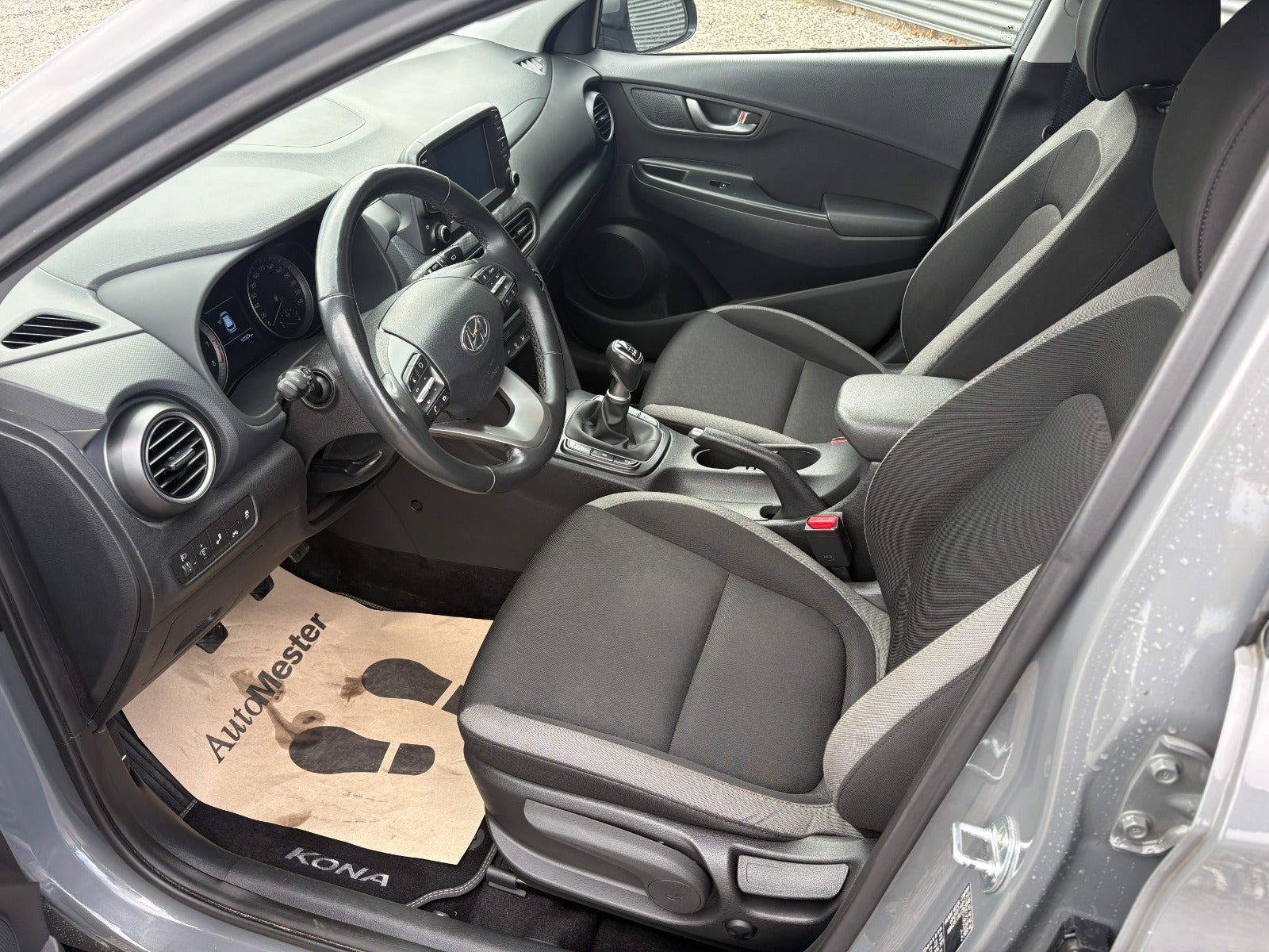 Grå Hyundai Kona fra 2020