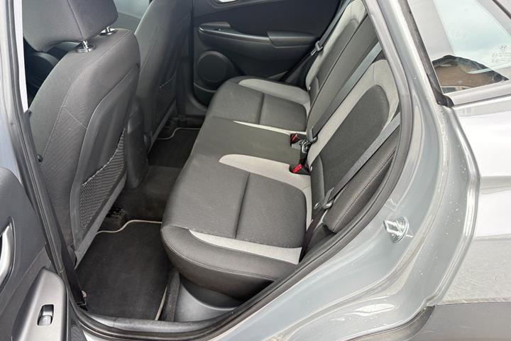Grå Hyundai Kona fra 2020
