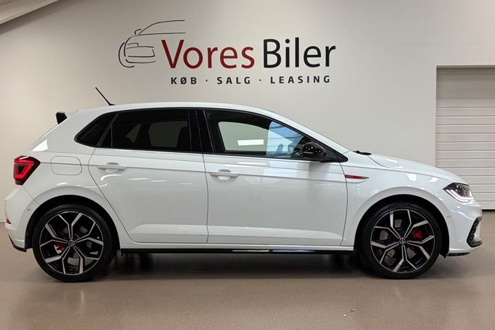 Hvid VW Polo fra 2022
