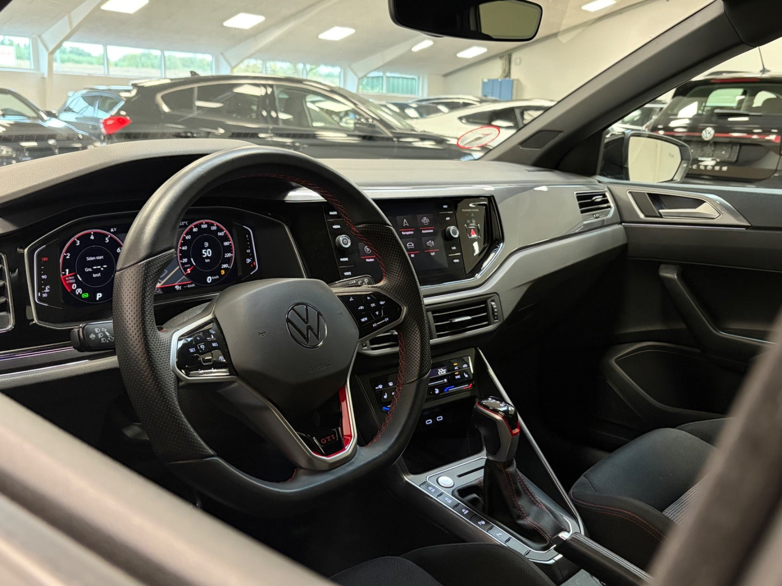 Hvid VW Polo fra 2022