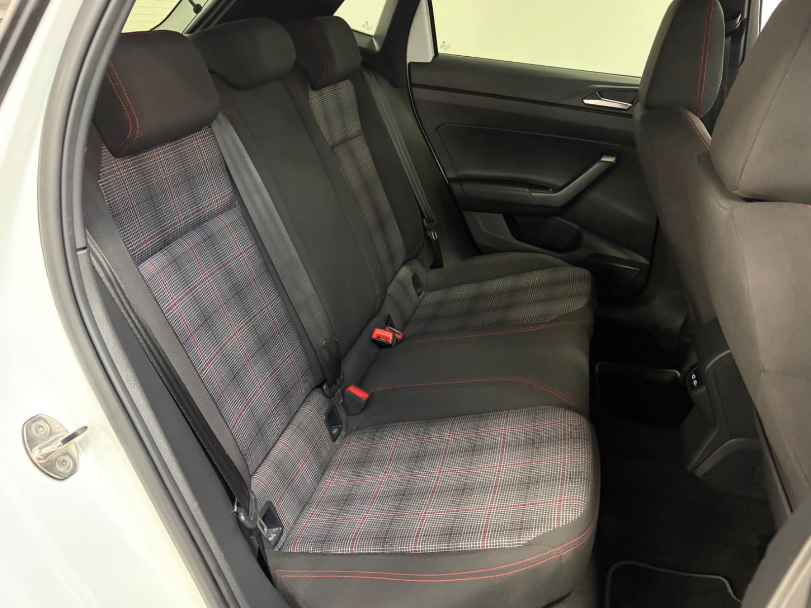 Hvid VW Polo fra 2022
