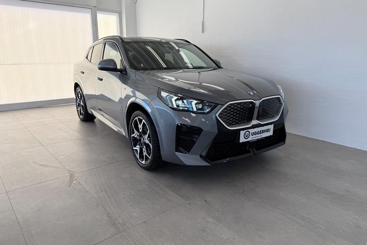Grå BMW iX2 fra 2025