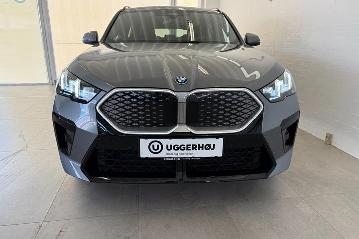 Grå BMW iX2 fra 2025