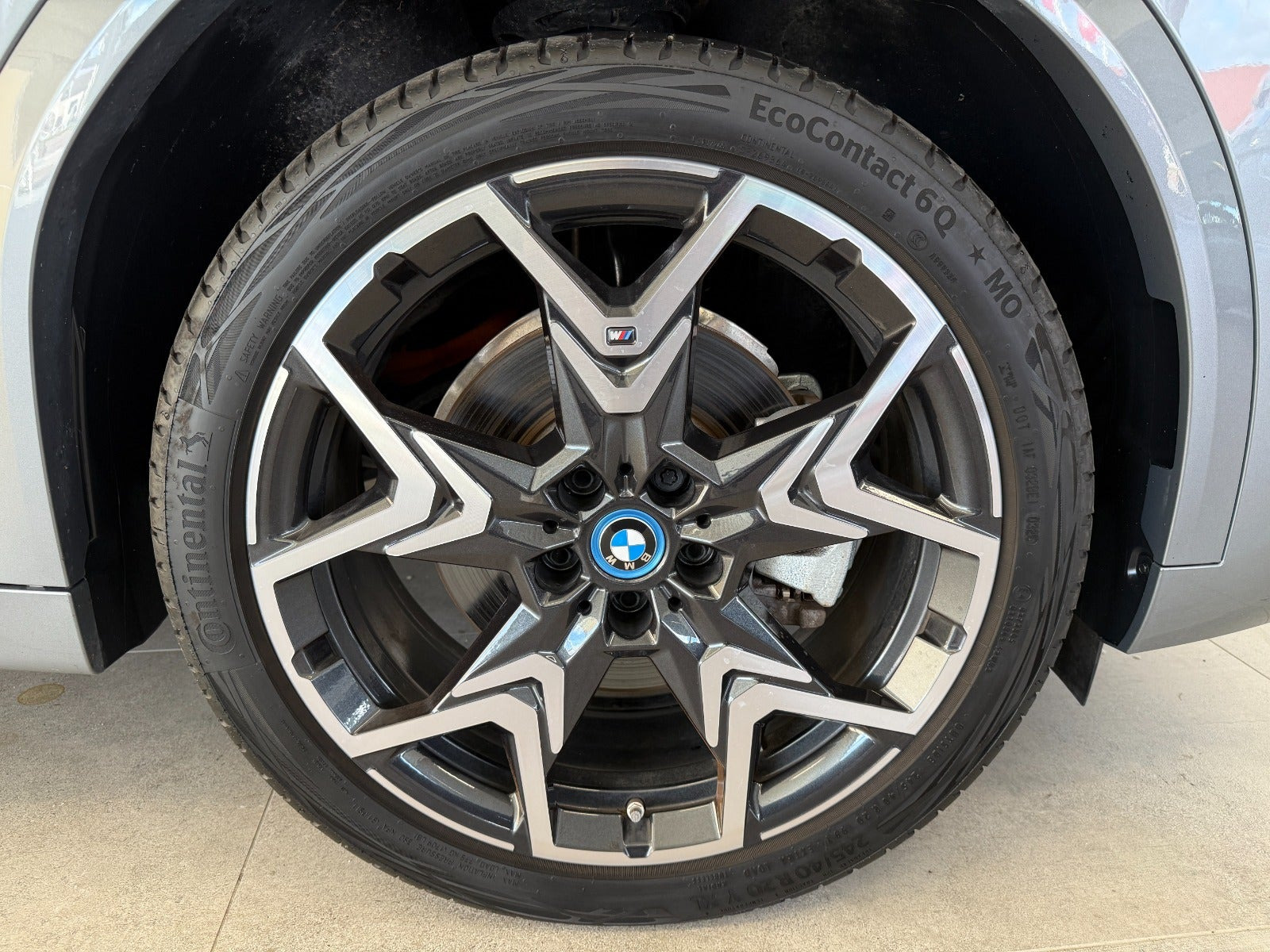 Grå BMW iX2 fra 2025
