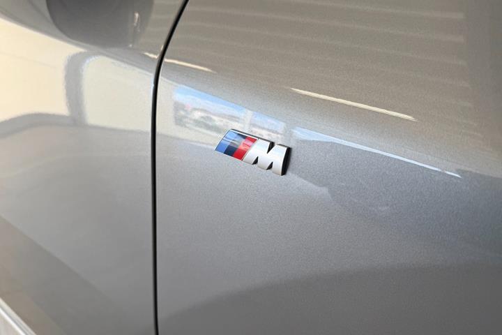 Grå BMW iX2 fra 2025