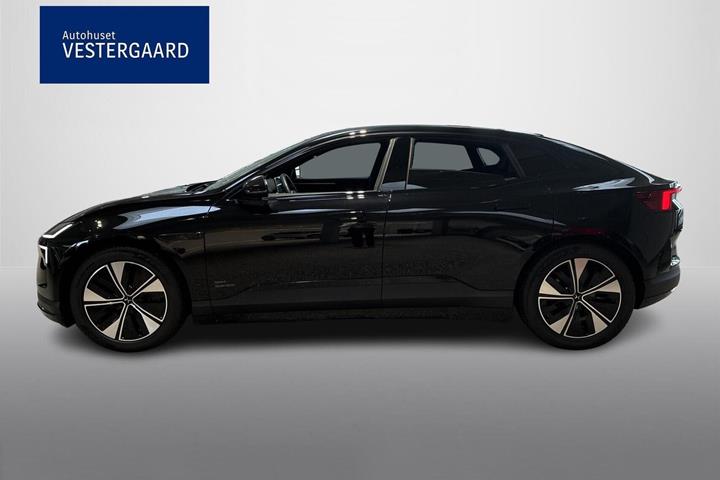 Sort Polestar 4 fra 2026