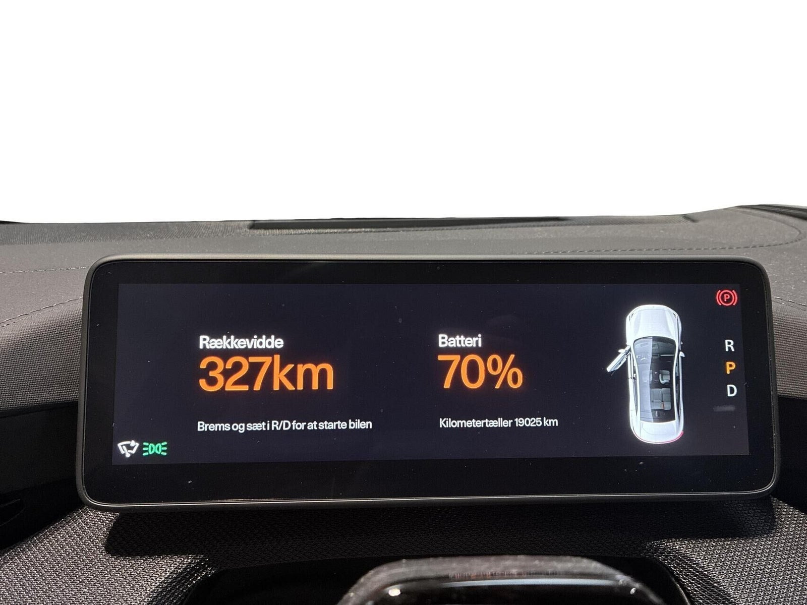 Sort Polestar 4 fra 2026