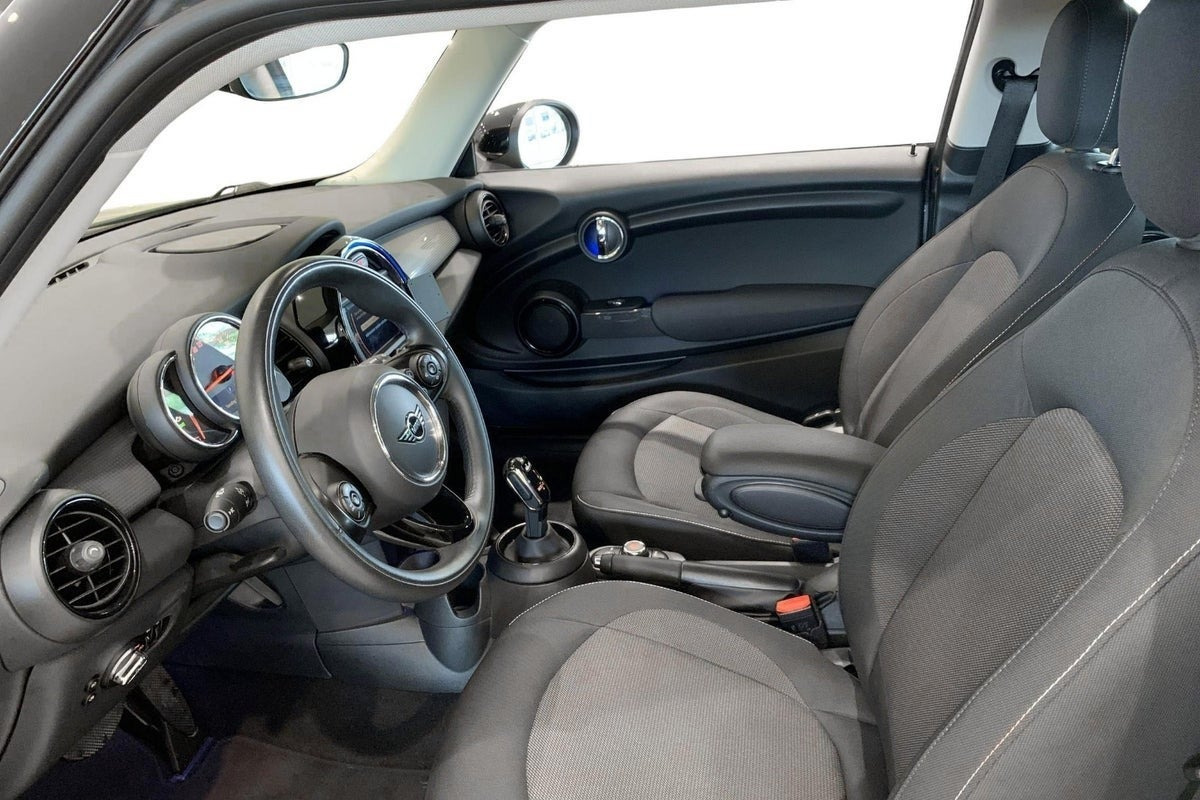 Grå Mini Cooper fra 2020