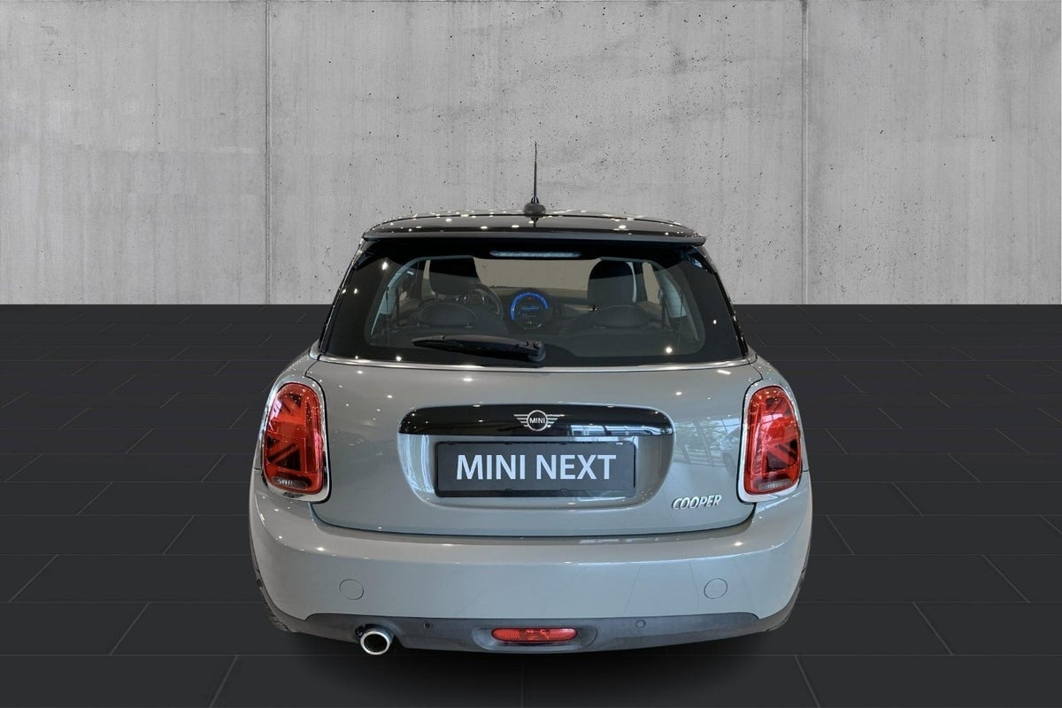 Grå Mini Cooper fra 2020