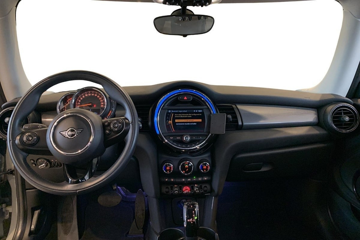 Grå Mini Cooper fra 2020