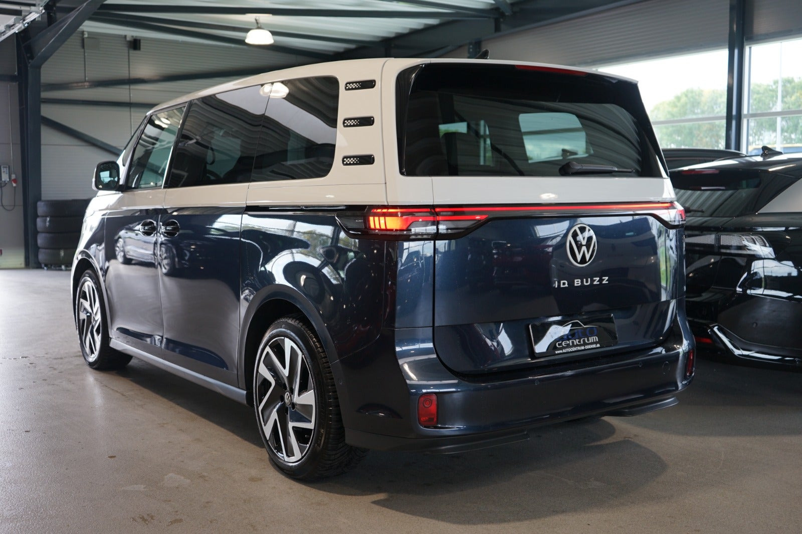 Blå VW ID.Buzz fra 2023