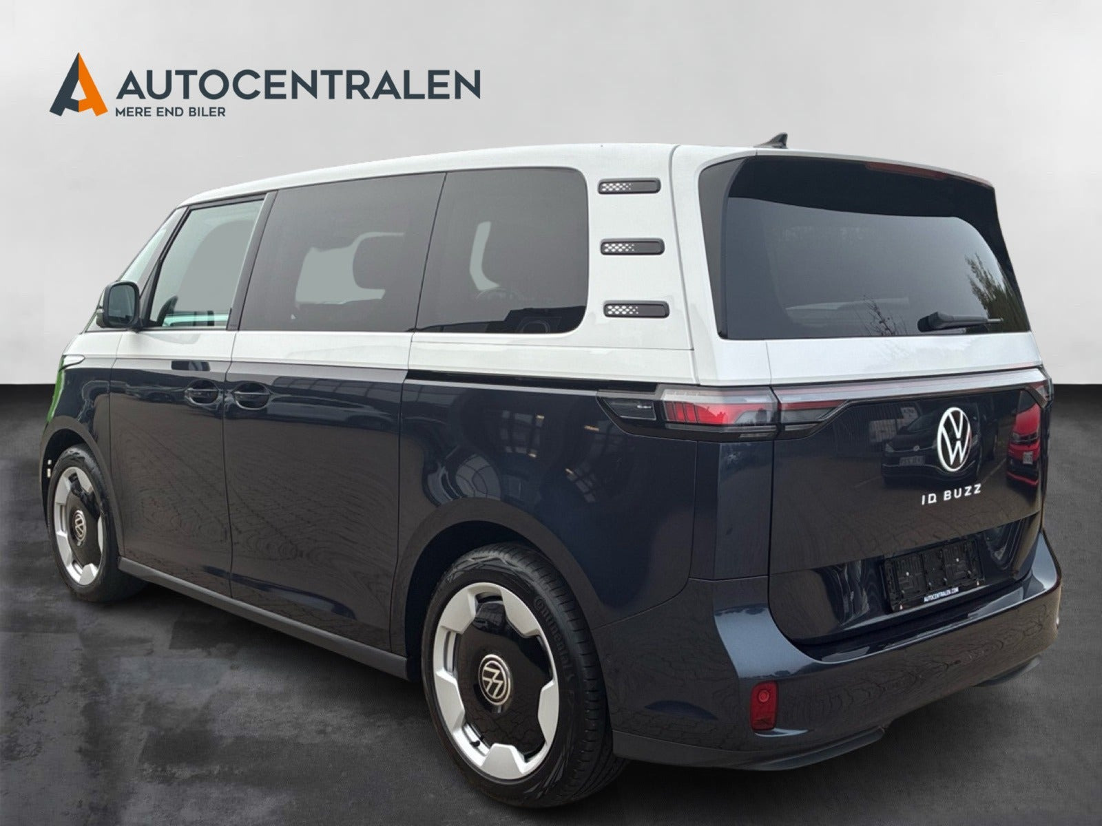 Blå VW ID.Buzz fra 2024