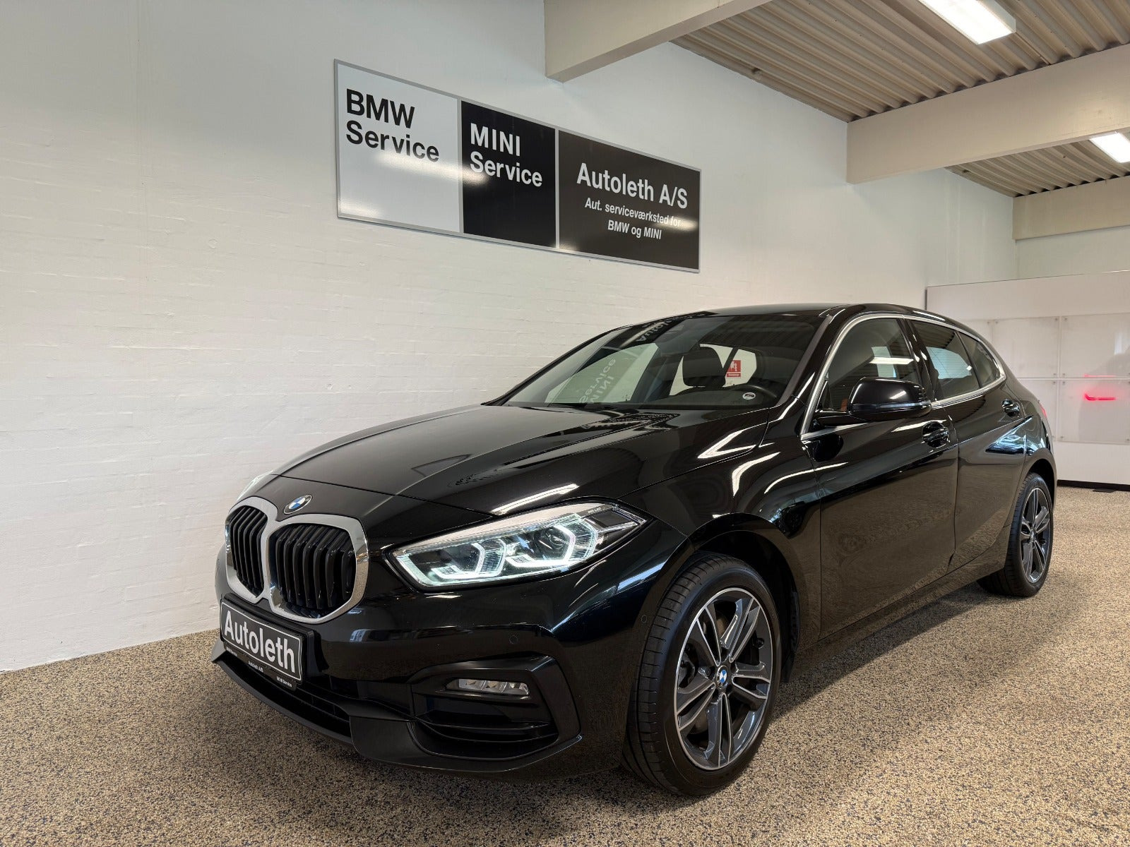 Sort BMW 120d fra 2020