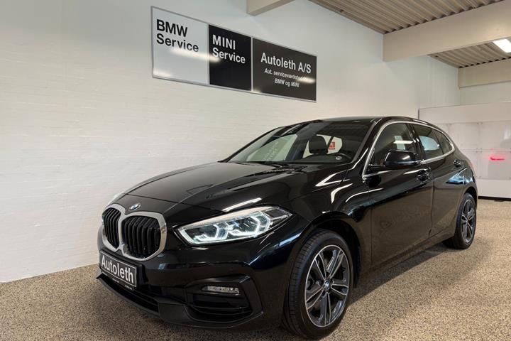 Sort BMW 120d fra 2020