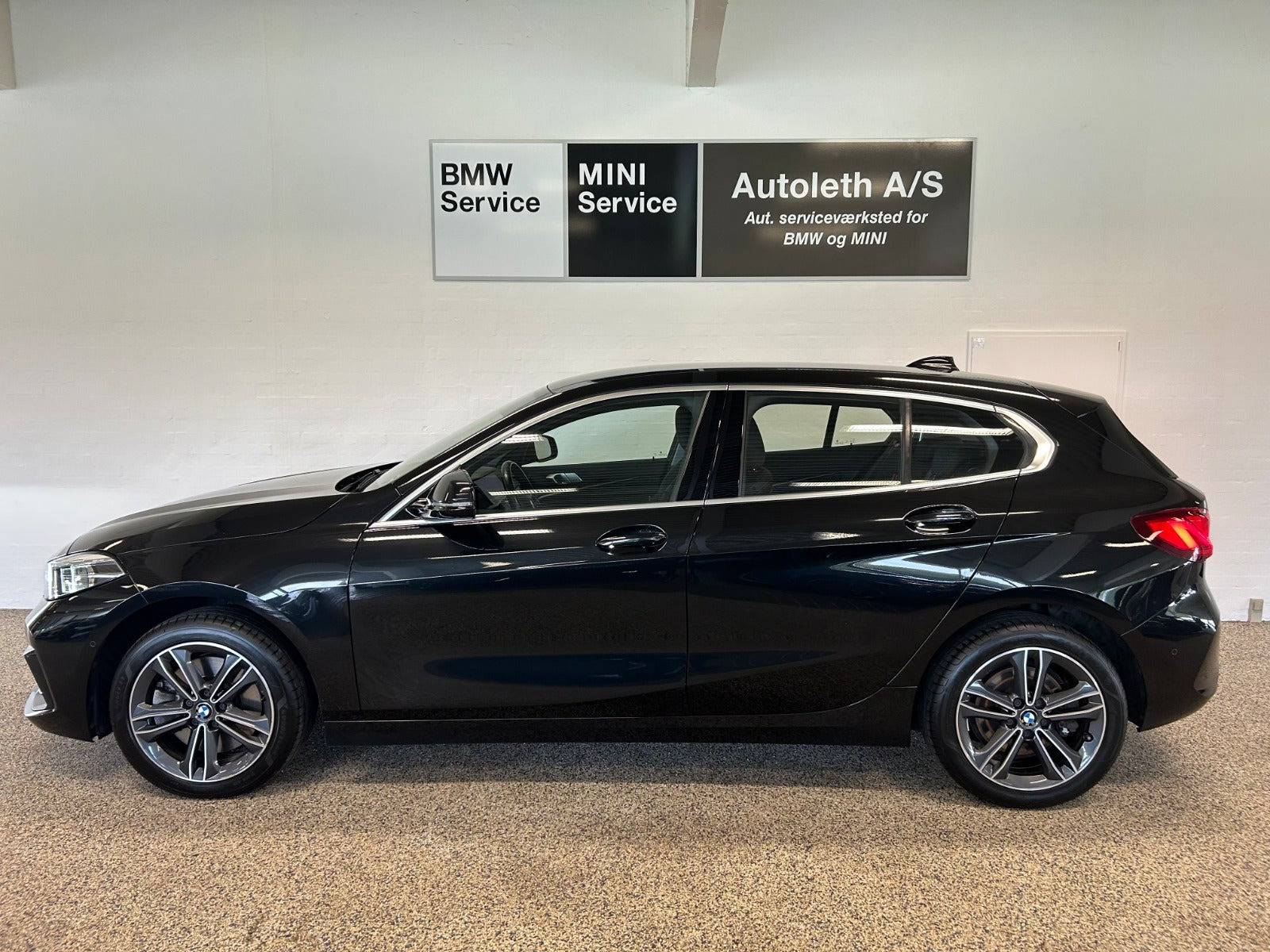 Sort BMW 120d fra 2020