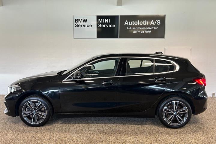 Sort BMW 120d fra 2020