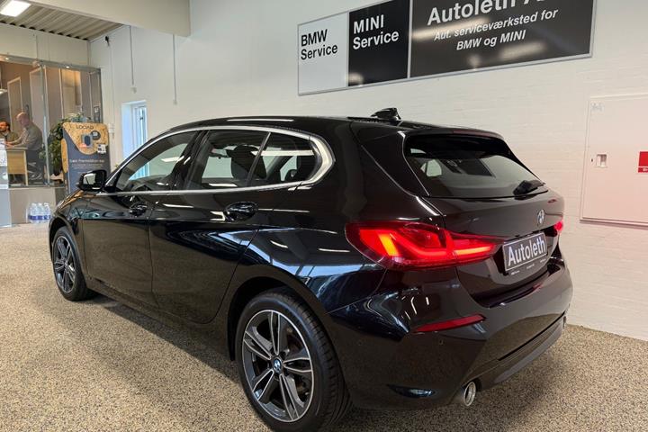 Sort BMW 120d fra 2020