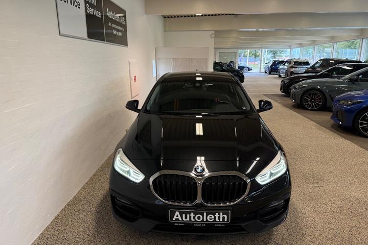 Sort BMW 120d fra 2020