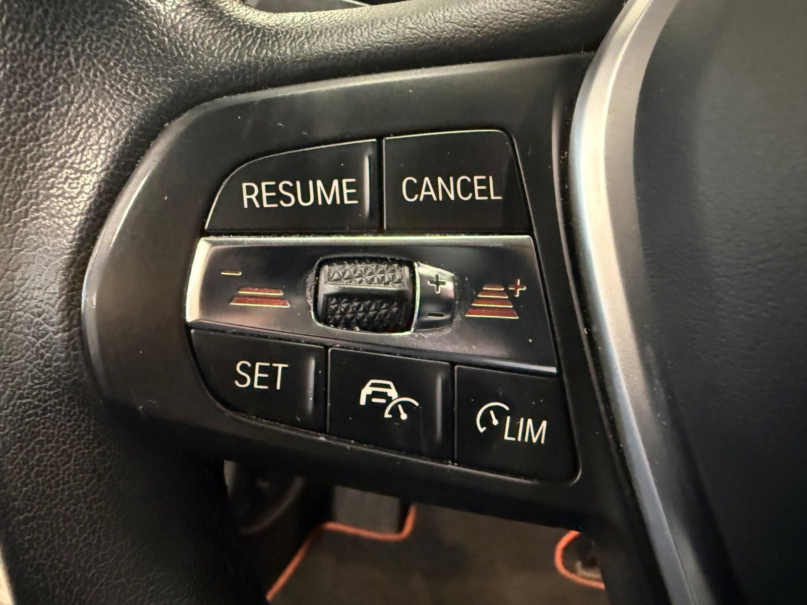Sort BMW 120d fra 2020