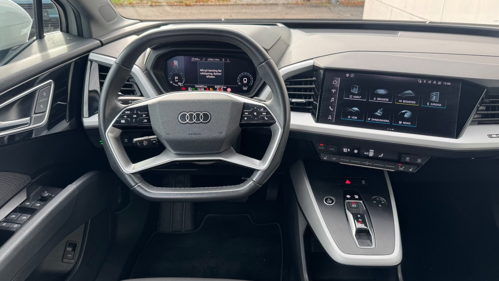 Hvid Audi Q4 e-tron fra 2022