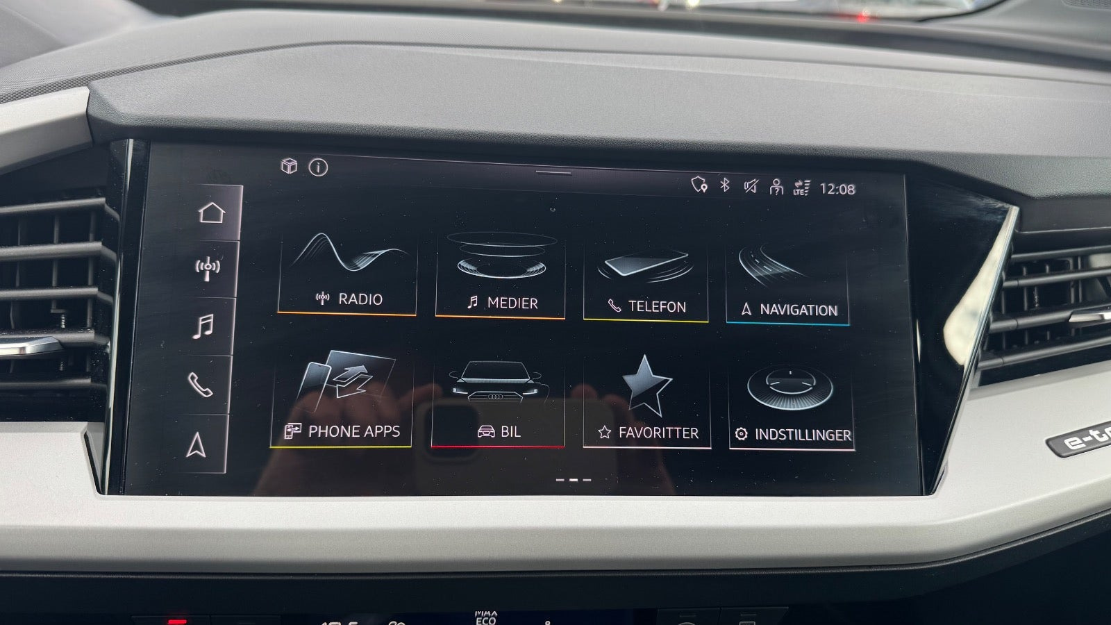 Hvid Audi Q4 e-tron fra 2022