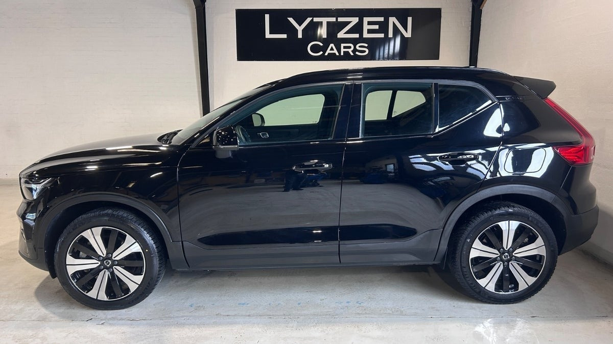 Sort Volvo XC40 fra 2023