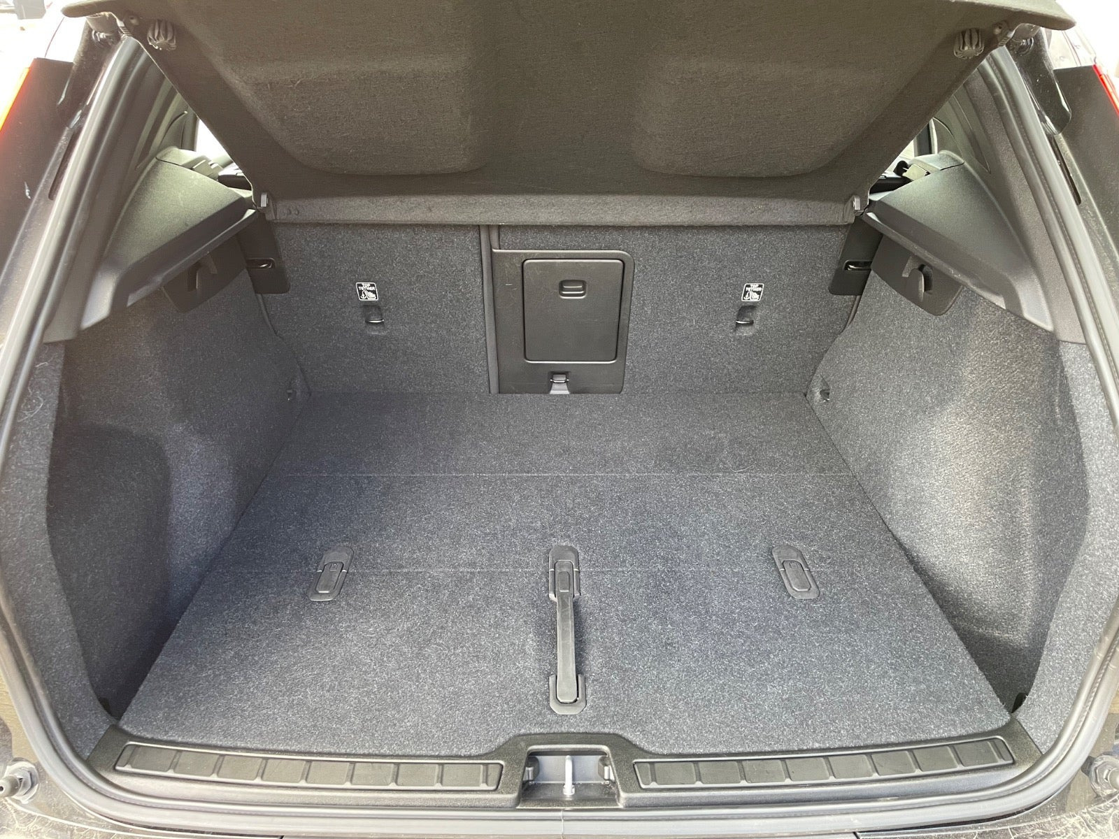 Sort Volvo XC40 fra 2023