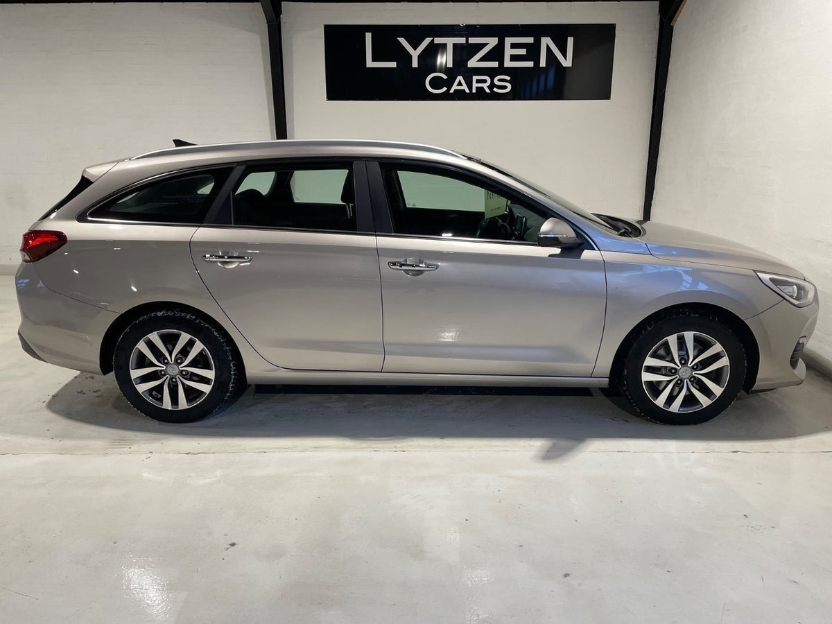 Beige Hyundai i30 fra 2018